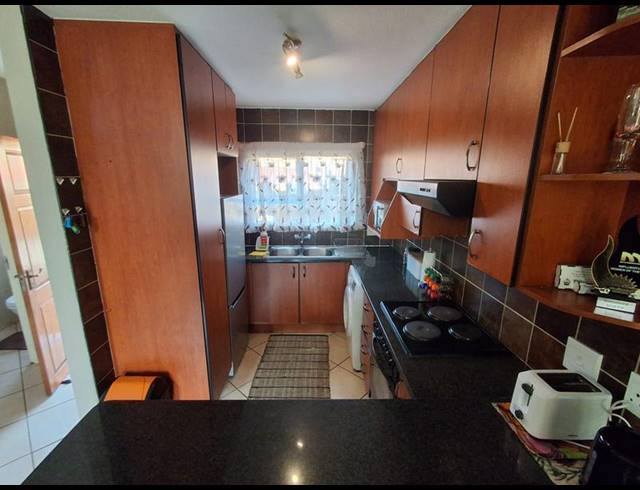 2 BEDROOM TOWNHOUSE FOR SALE IN GENERAL ALBERTSPARK